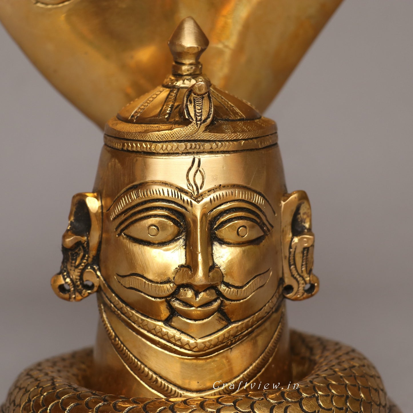 Shiva Mukhlingam With Nagabharanam Brass Table Décor