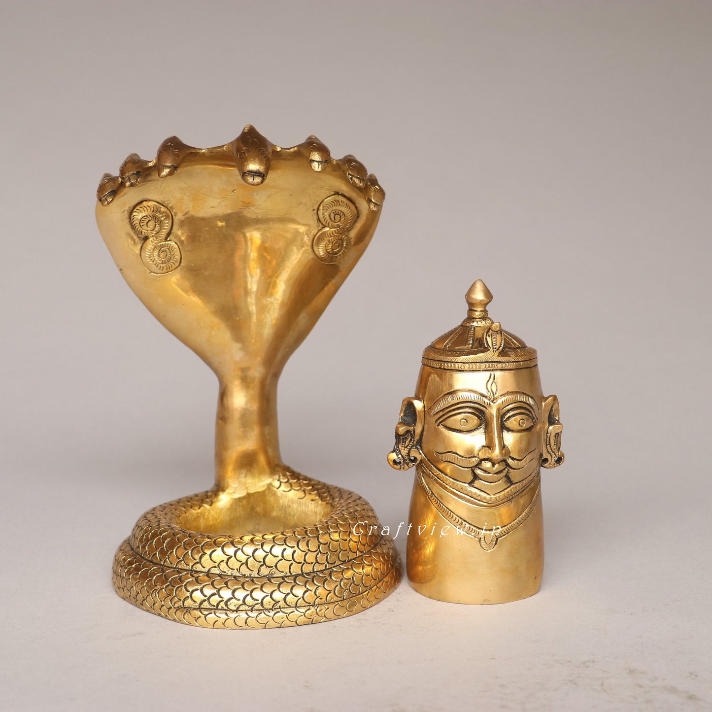 Shiva Mukhlingam With Nagabharanam Brass Table Décor