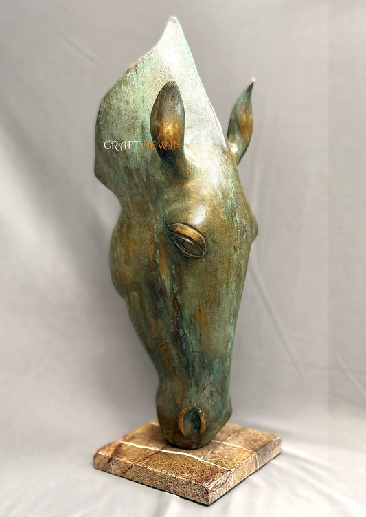 Elegant Bronze Horse Head Sculpture – A Timeless Statement Décor