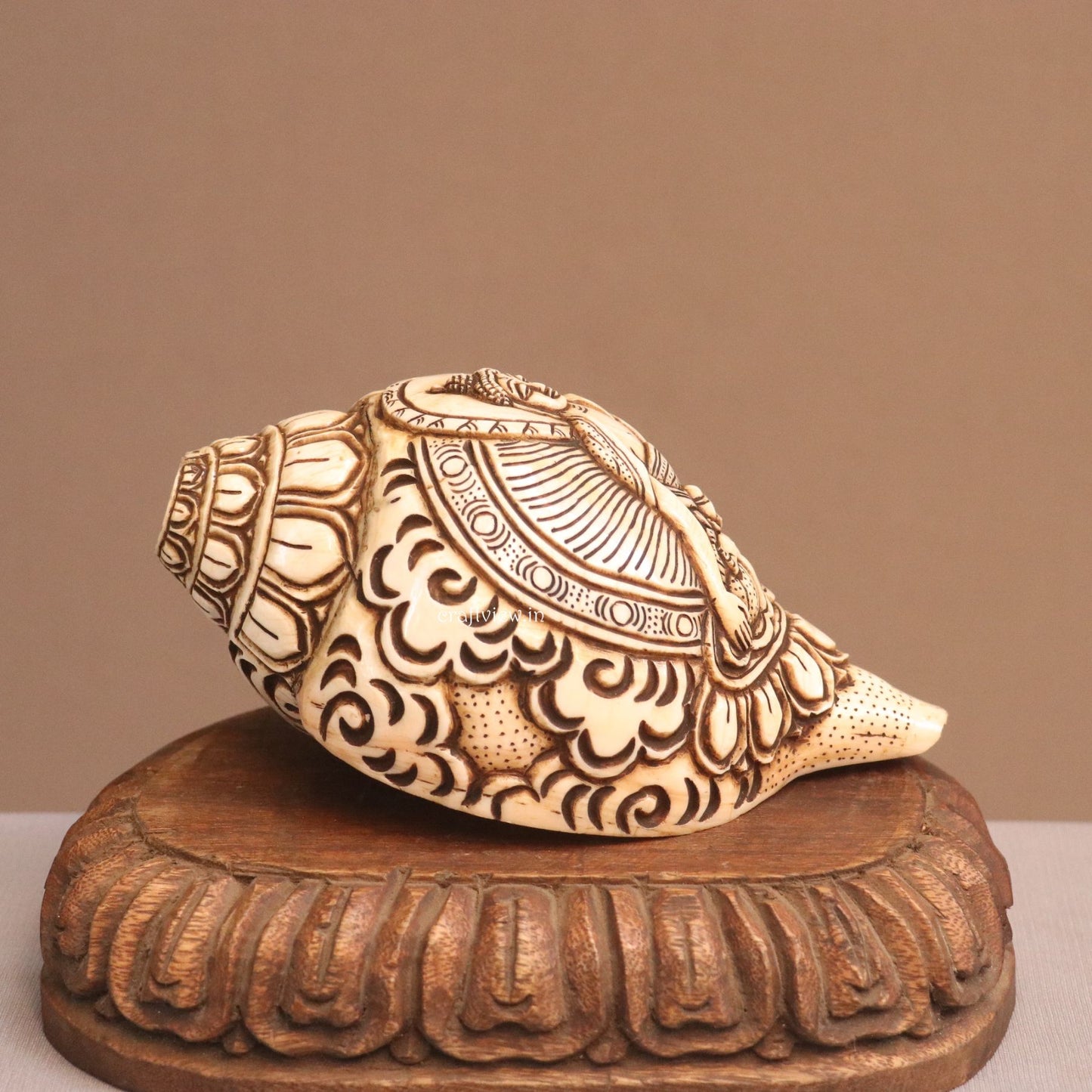 Pure Tibetan Natural Conch Hand Carved Buddha Statue